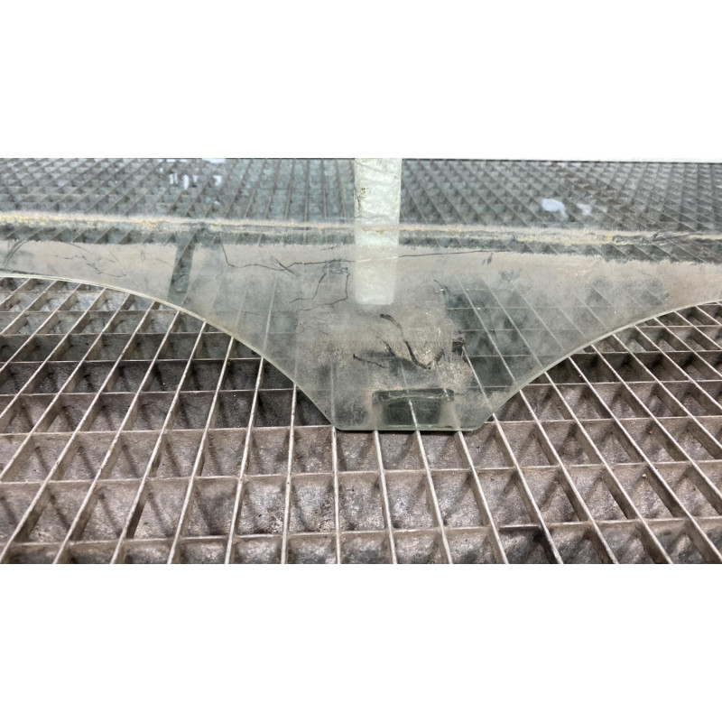 Vitre avant gauche VOLKSWAGEN PASSAT 4 Photo n°4