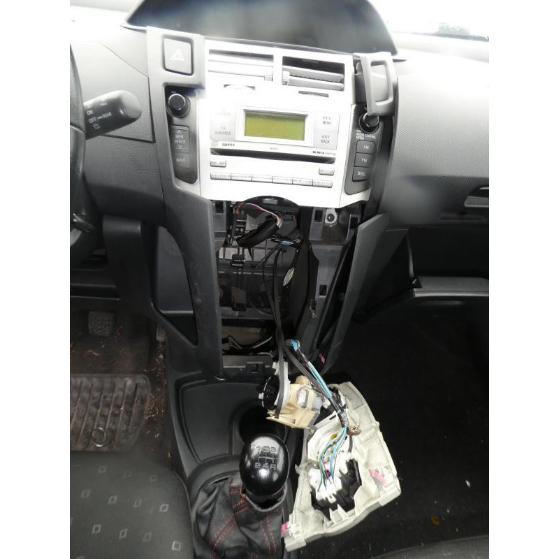Serrure de coffre TOYOTA YARIS 2 Photo n°8