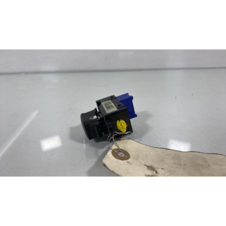 Interrupteur de leve vitre avant droit KIA RIO 3