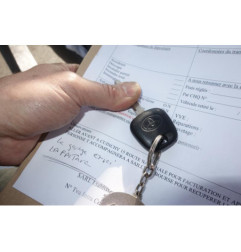 Attache ceinture arriere droit TOYOTA YARIS 1