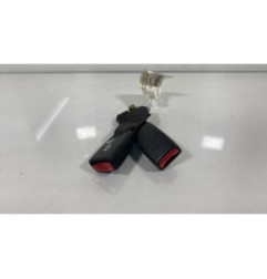 Attache ceinture arriere gauche TOYOTA YARIS 1 Photo n°1