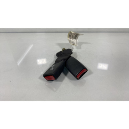 Attache ceinture arriere gauche TOYOTA YARIS 1 Photo n°1