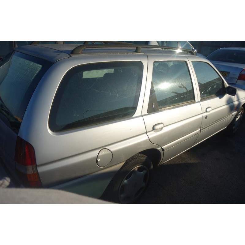 Feu arriere principal droit (feux) FORD ESCORT 6 Photo n°6