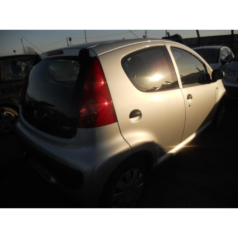 Moteur essuie glace arriere PEUGEOT 107 Photo n°7