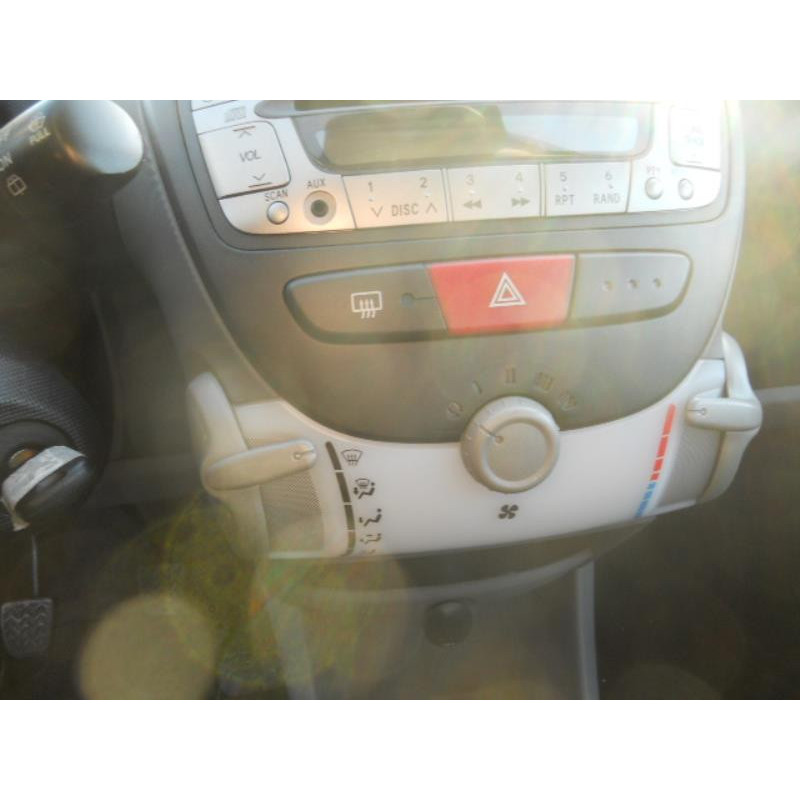 Moteur essuie glace arriere PEUGEOT 107 Photo n°11