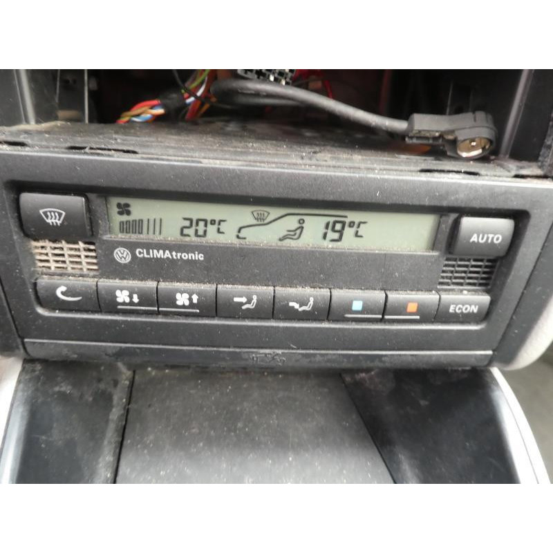 Serrure avant droit VOLKSWAGEN GOLF 4 Photo n°8