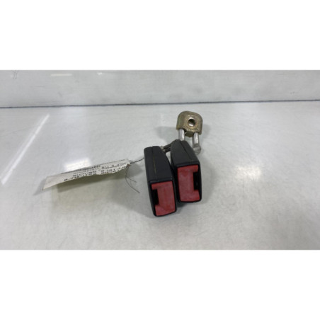 Attache ceinture arriere gauche VOLKSWAGEN GOLF 5 Photo n°1