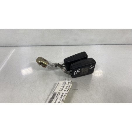 Attache ceinture arriere gauche VOLKSWAGEN GOLF 5