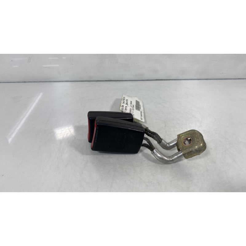 Attache ceinture arriere gauche VOLKSWAGEN GOLF 5 Photo n°3
