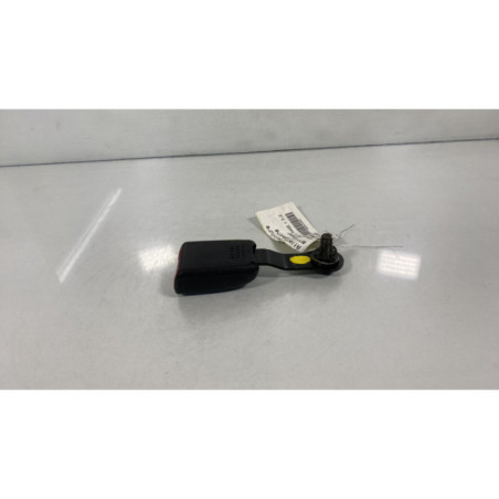 Attache ceinture arriere gauche TOYOTA COROLLA VERSO 2 Photo n°1