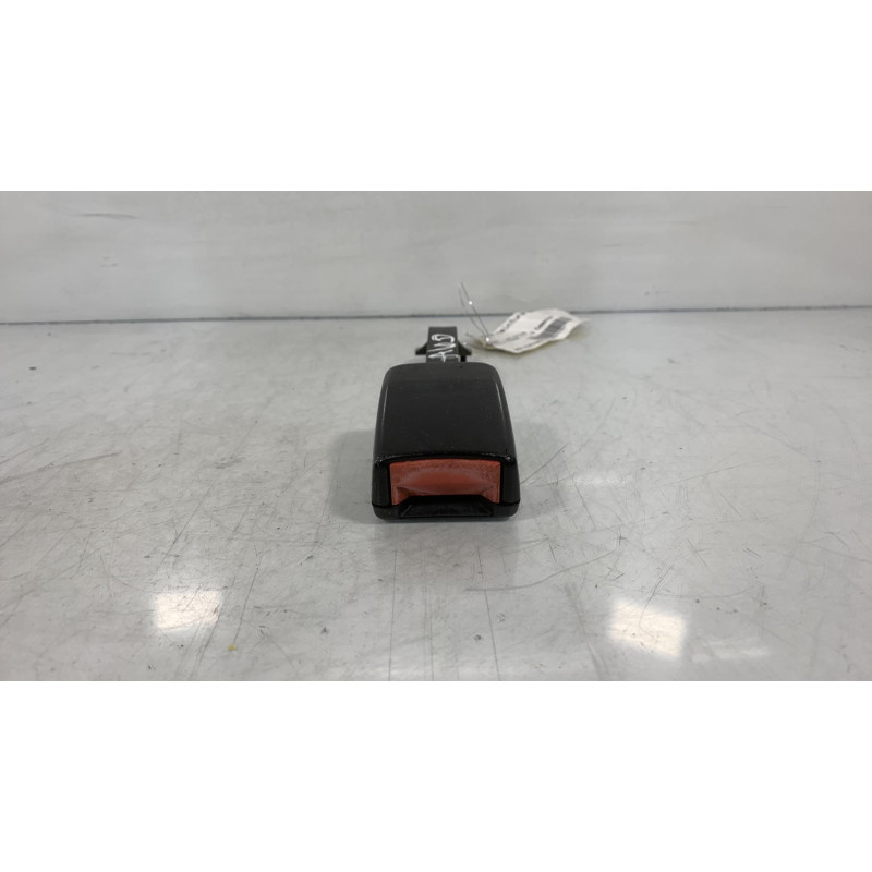 Attache ceinture avant droit MAZDA 121 3 Photo n°1
