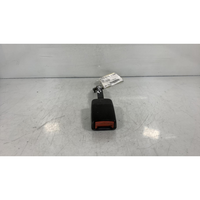 Attache ceinture avant gauche MAZDA 121 3 Photo n°1