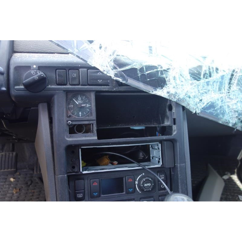 Vitre arriere droit LAND ROVER RANGE ROVER 2 Photo n°5