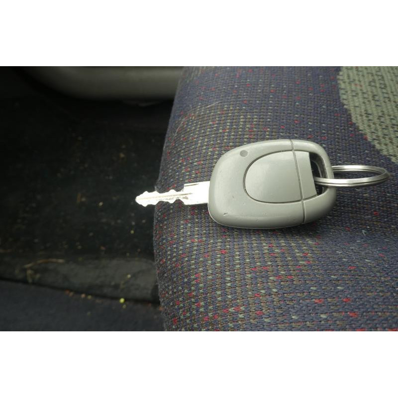 Capot RENAULT TWINGO 1 Photo n°8