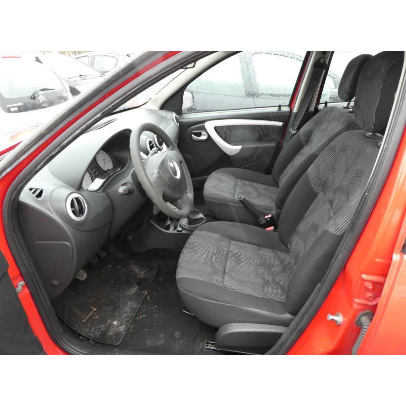 Calandre DACIA SANDERO 1 Photo n°9