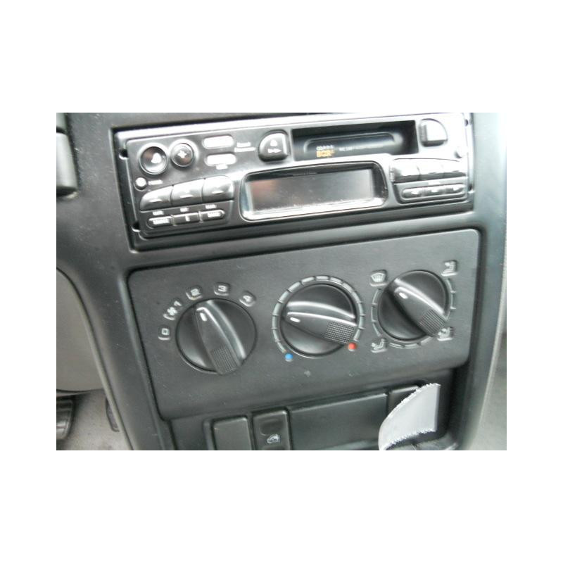 Leve vitre mecanique arriere gauche VOLKSWAGEN POLO 3 Photo n°7