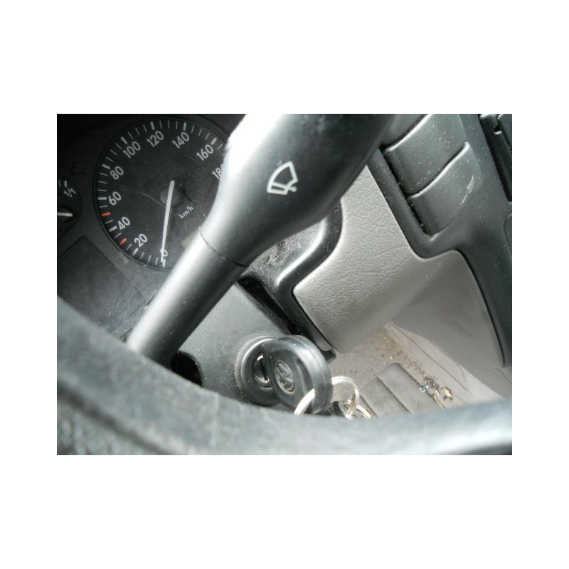 Leve vitre mecanique arriere gauche VOLKSWAGEN POLO 3 Photo n°8