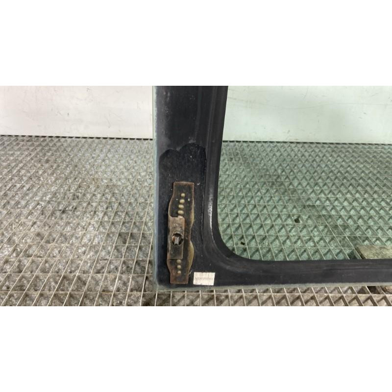 Vitre arriere droit CHRYSLER VOYAGER 3 Photo n°1