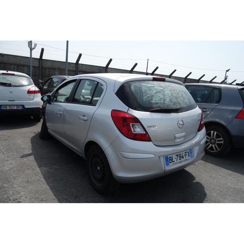Vitre arriere droit OPEL CORSA D Photo n°4