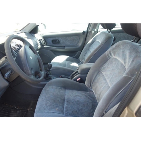 Vitre arriere droit RENAULT LAGUNA 1 Photo n°1