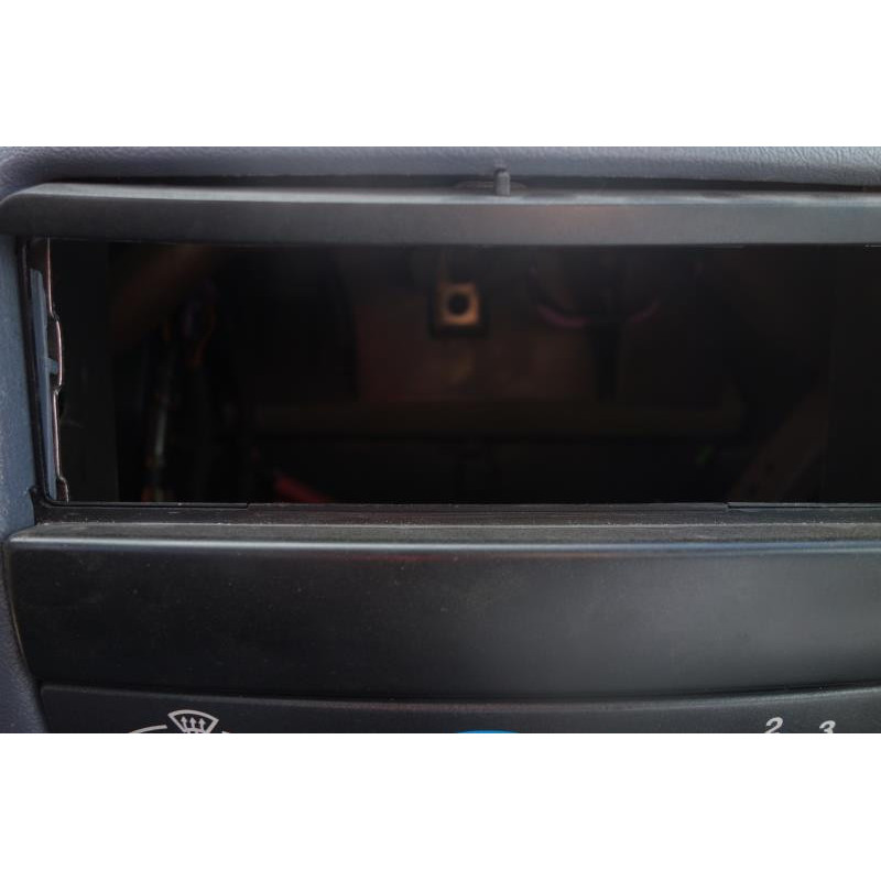 Pare choc arriere FORD FIESTA 4 Photo n°8