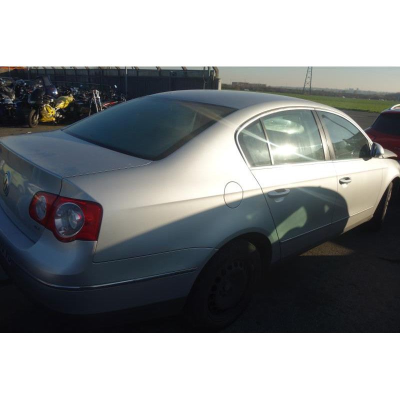 Malle/Hayon arriere VOLKSWAGEN PASSAT 5 Photo n°6