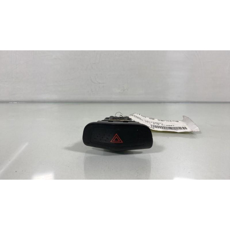 Bouton de warning NISSAN PRIMERA 3 Photo n°1