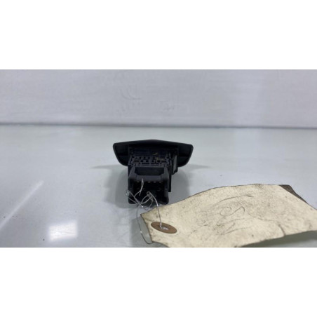 Bouton de warning NISSAN PRIMERA 3