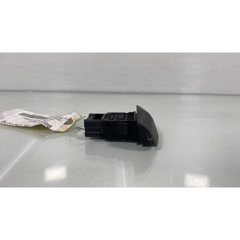 Bouton de warning NISSAN PRIMERA 3 Photo n°3