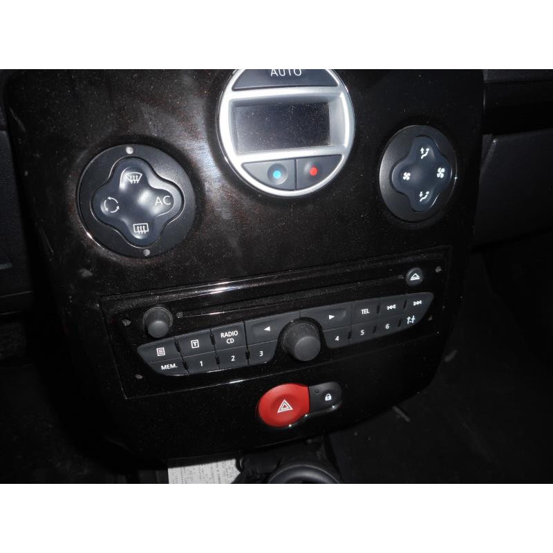 Ecran GPS RENAULT CLIO 3 Photo n°10