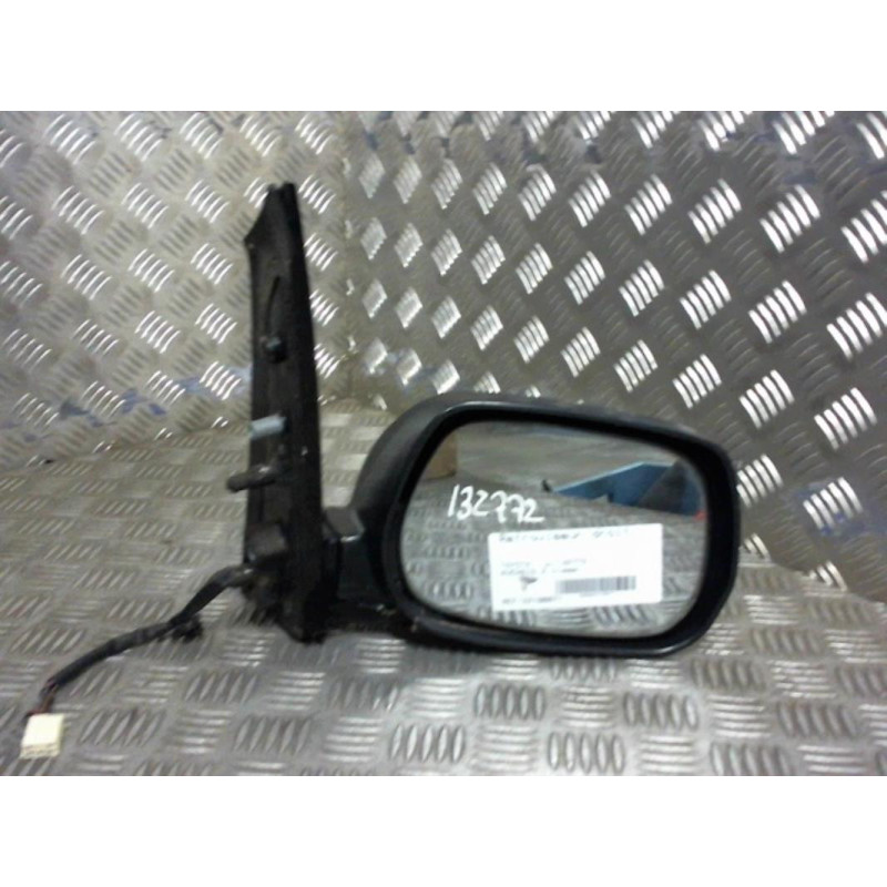Retroviseur droit TOYOTA AVENSIS VERSO Photo n°1