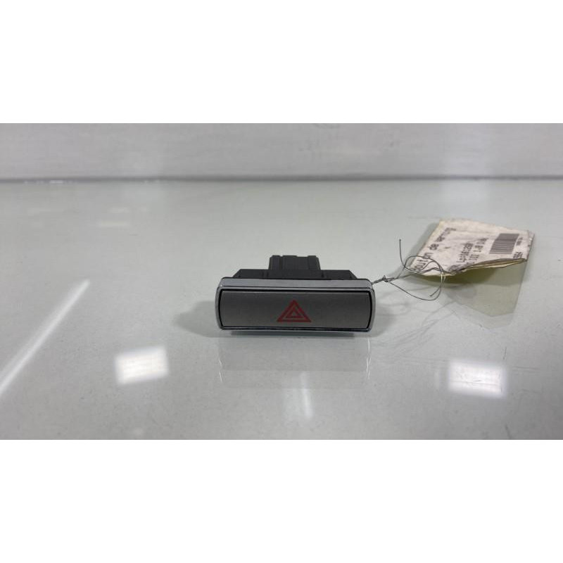 Bouton de warning FORD MONDEO 3 Photo n°1