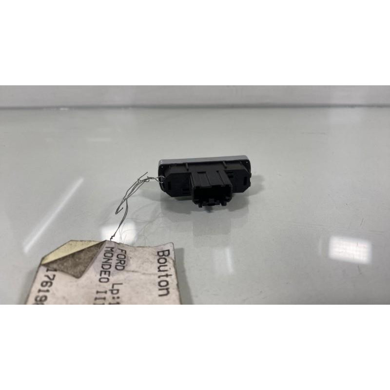 Bouton de warning FORD MONDEO 3 Photo n°3