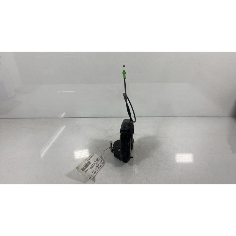 Serrure arriere droit TOYOTA YARIS 2 Photo n°2
