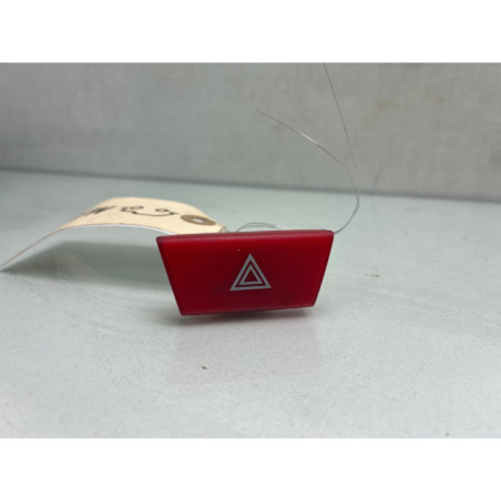 Bouton de warning PEUGEOT 107
