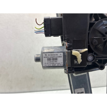 Leve vitre electrique avant droit PEUGEOT 208 1 Photo n°1