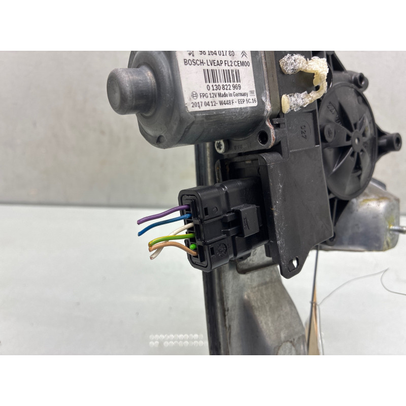Leve vitre electrique avant gauche PEUGEOT 208 1 Photo n°3