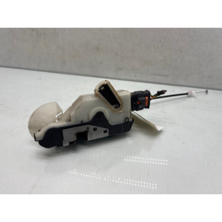 Serrure avant gauche PEUGEOT 208 1