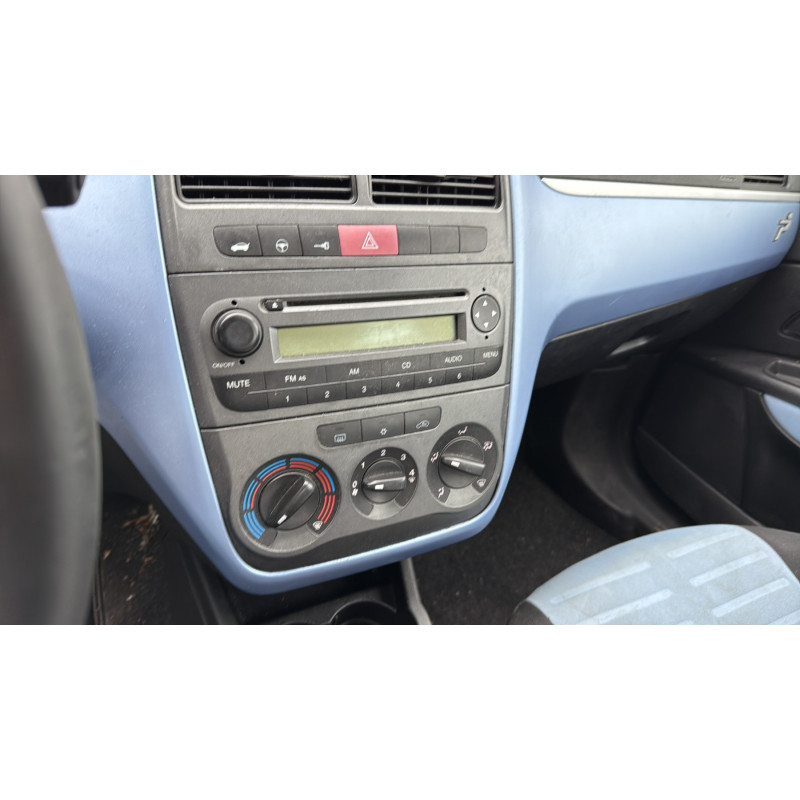 Vitre avant gauche FIAT GRANDE PUNTO Photo n°11