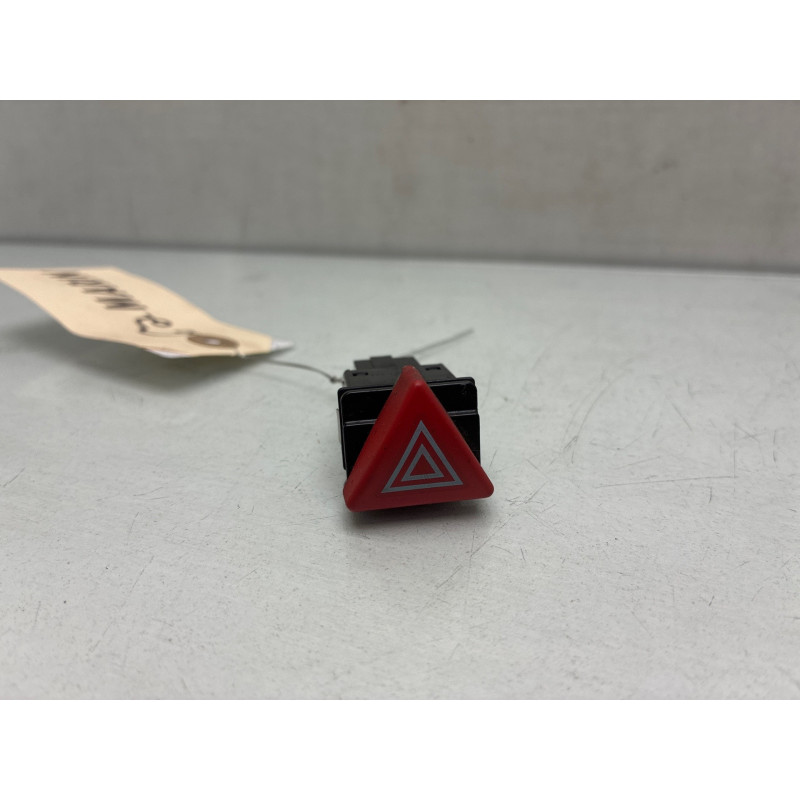 Bouton de warning AUDI A3 2 Photo n°1