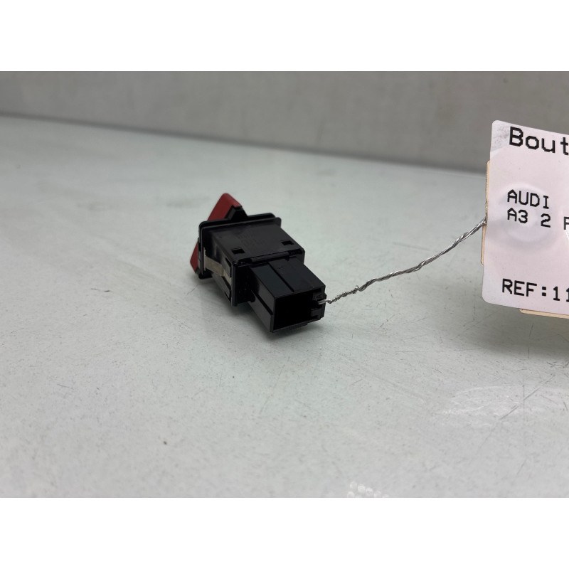 Bouton de warning AUDI A3 2 Photo n°3