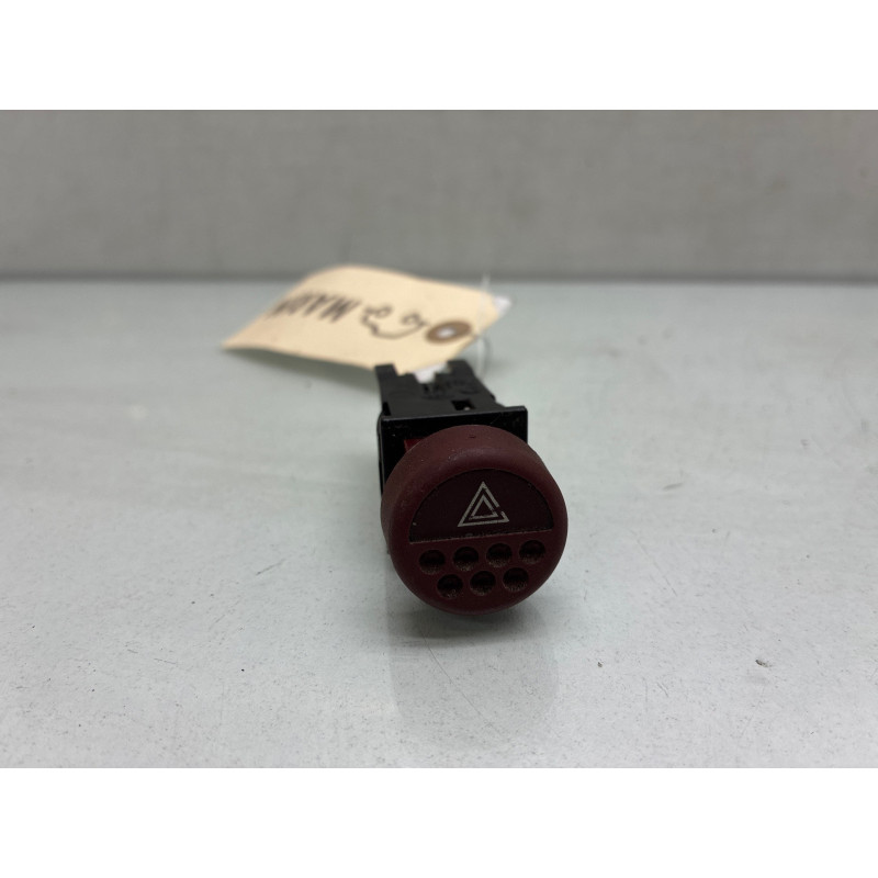 Bouton de warning PEUGEOT 106 Photo n°1