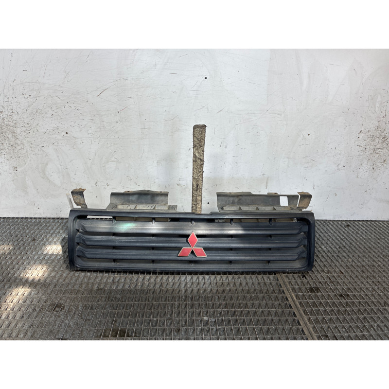 Calandre MITSUBISHI PAJERO 2 Photo n°1