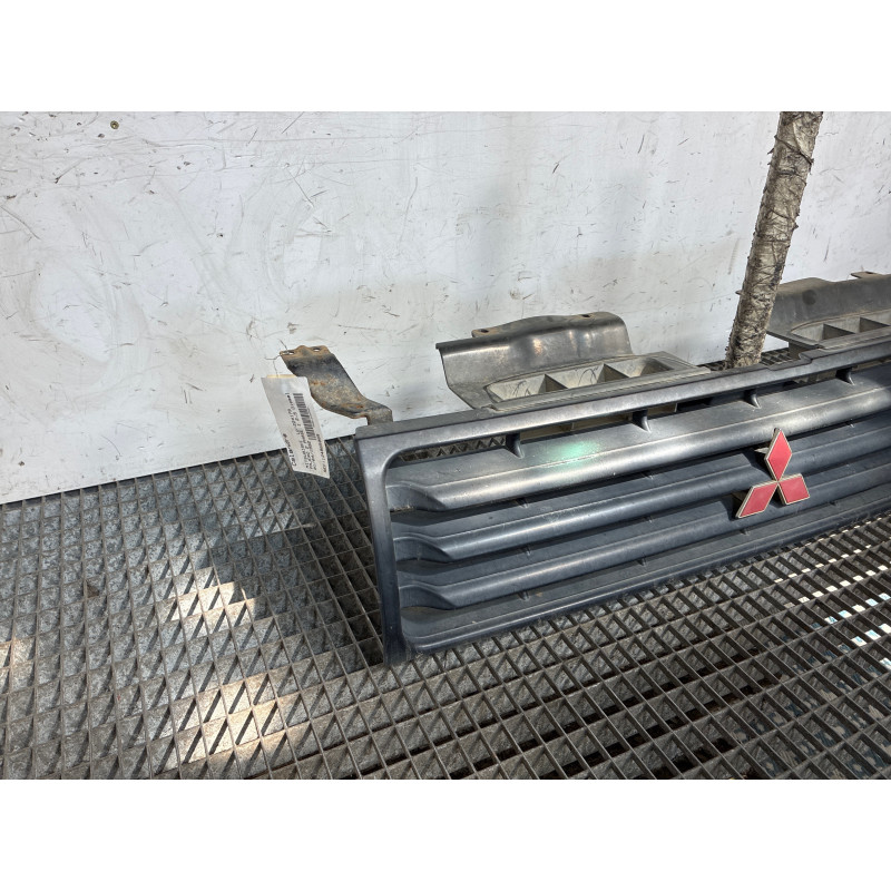 Calandre MITSUBISHI PAJERO 2 Photo n°2