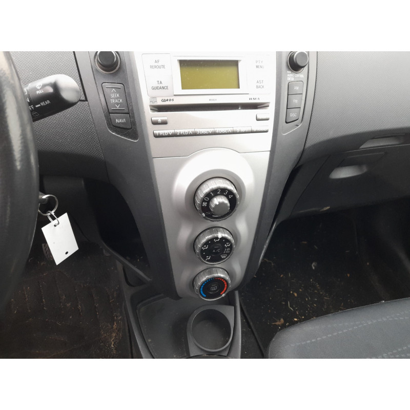 Porte avant gauche TOYOTA YARIS 2 Photo n°15