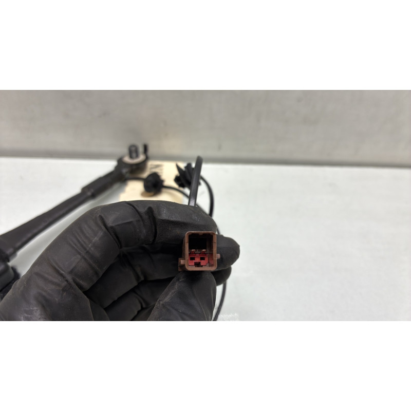 Attache ceinture avant gauche FORD FIESTA 7 Photo n°3