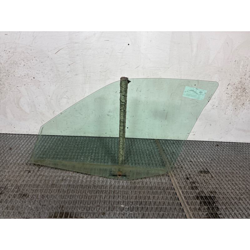 Vitre avant droit PEUGEOT 306 Photo n°1