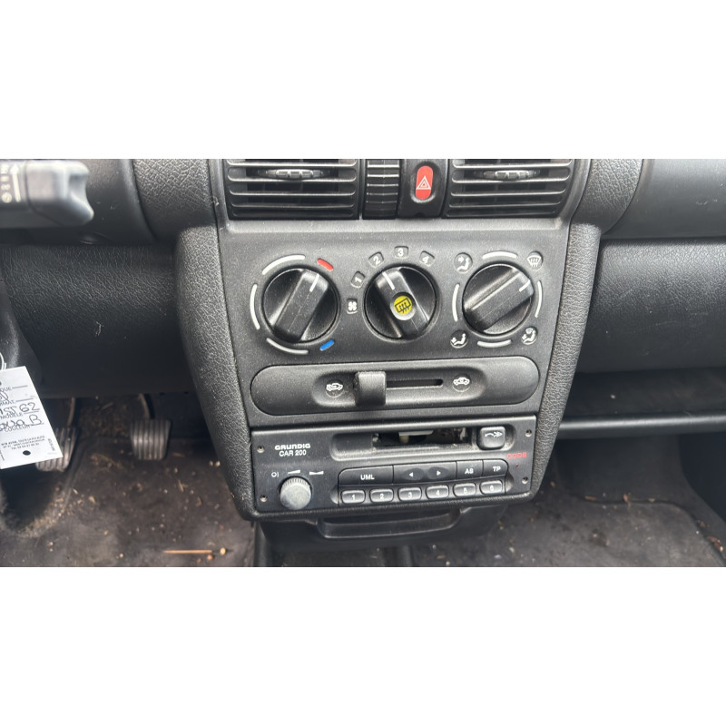 Porte avant gauche OPEL CORSA B Photo n°18