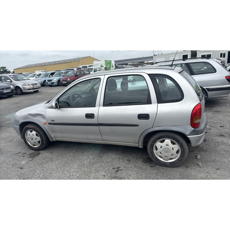 Porte avant gauche OPEL CORSA B Photo n°19