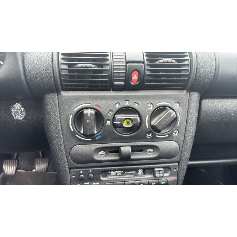 Porte avant gauche OPEL CORSA B Photo n°20